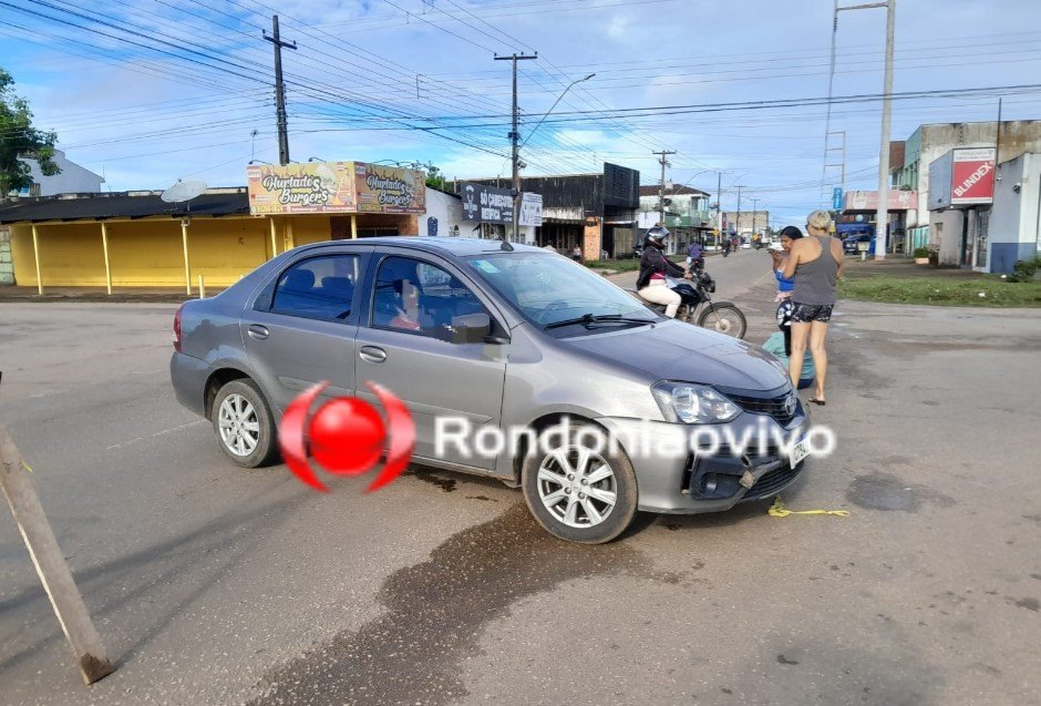 IMPRUDÊNCIA: Mulher avança preferencial e deixa moto aplicativo e passageira feridos