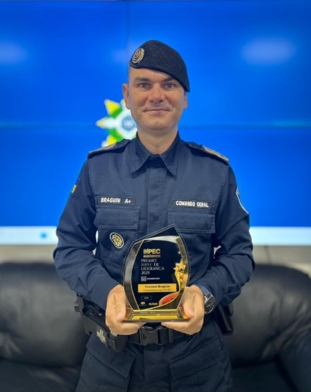 ATUAÇÃO RECONHECIDA: Comandante-geral da PM de Rondônia recebe Prêmio IHPEC de Liderança 2025