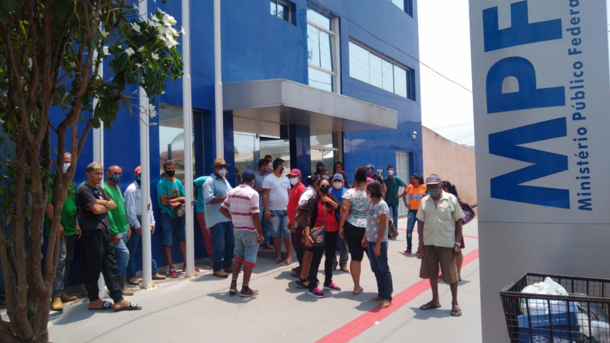 ABANDONADOS: Famílias protestam pedindo melhorias em estradas de assentamento agrícola