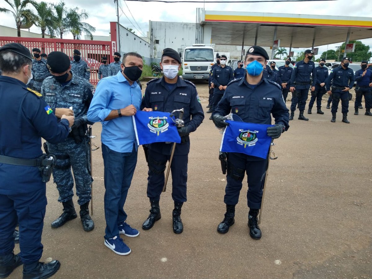 DEPUTADO: Alex Silva entrega equipamentos de segurança para Força Tática da PM