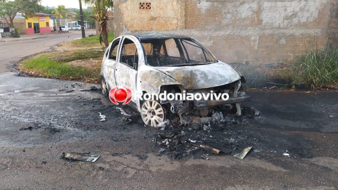 SINISTRO: Automóvel é destruído por incêndio após se chocar contra muro