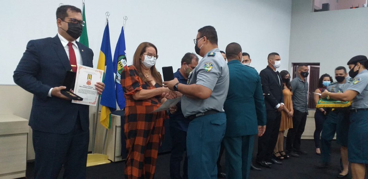 HOMENAGEM: Vereadora Ellis Regina é condecorada com Medalha do Mérito Rondon