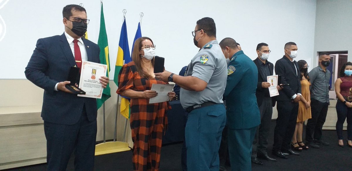HOMENAGEM: Vereadora Ellis Regina é condecorada com Medalha do Mérito Rondon