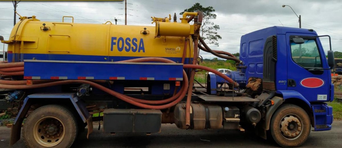 APÓS PERSEGUIÇÃO: Caminhão limpa fossa é flagrado com três mil litros de gasolina