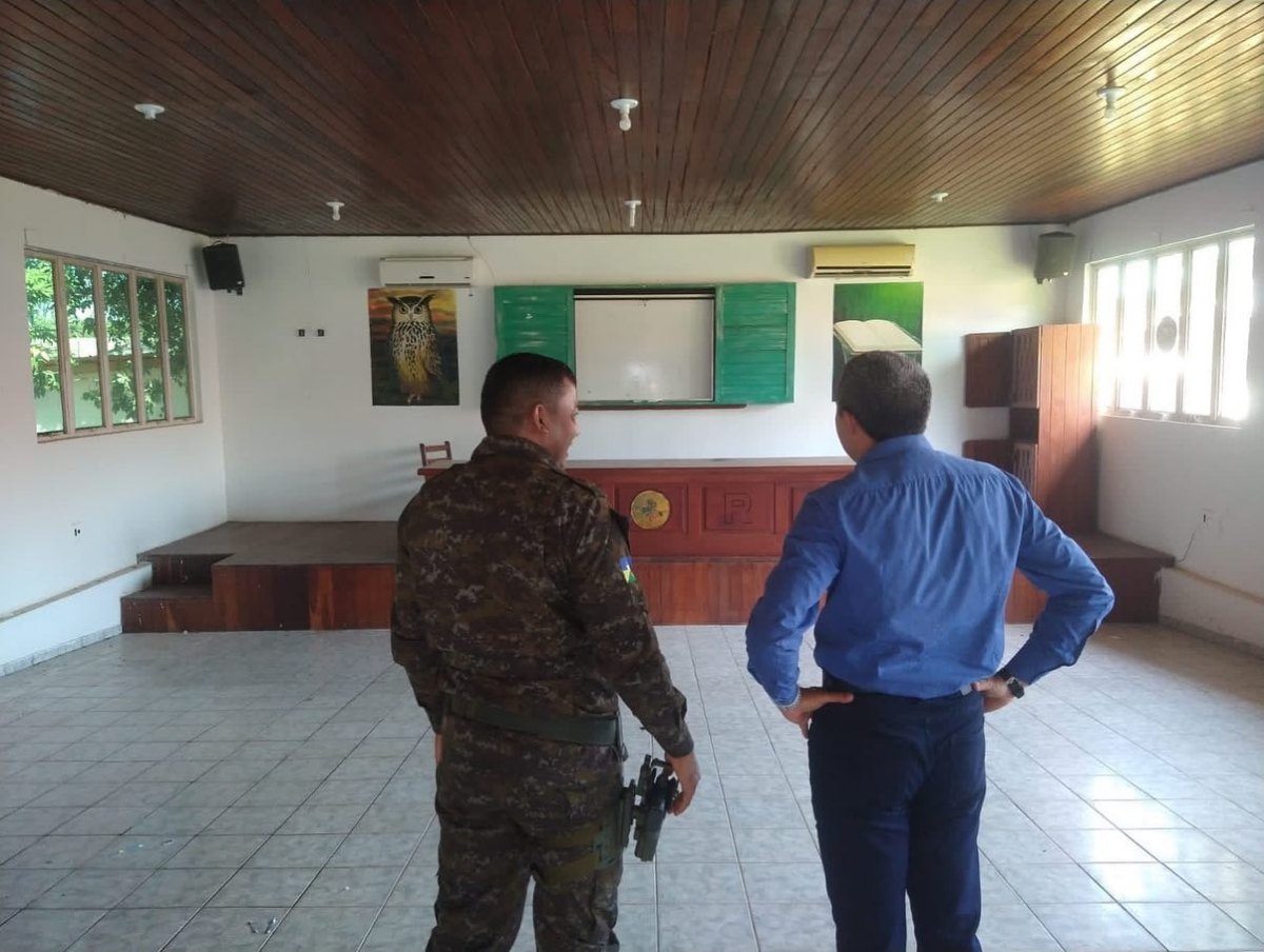 DEPUTADO: Alex Silva visita batalhão da Polícia Ambiental