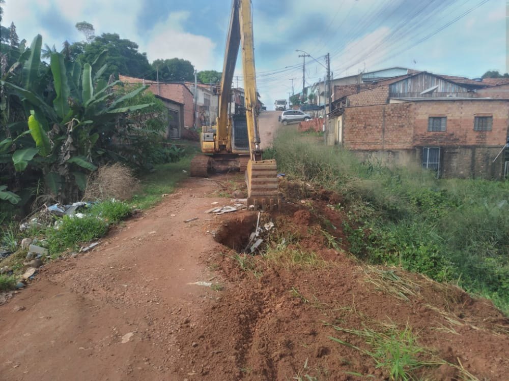 EDWILSON NEGREIROS: Prefeitura limpa canal na zona Sul após pedido de vereador