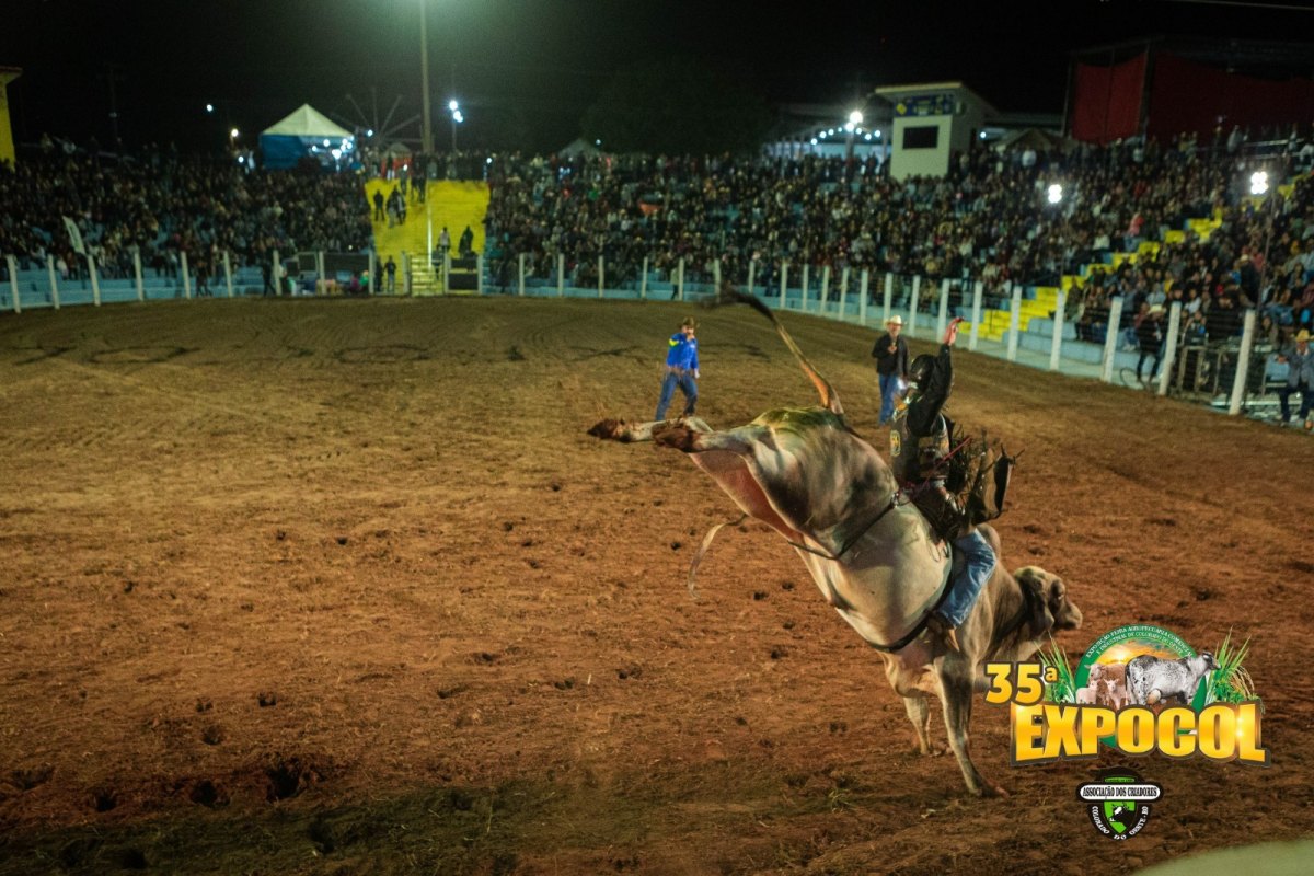 Dez peões se classificam para a última noite de Rodeio na Expoacre