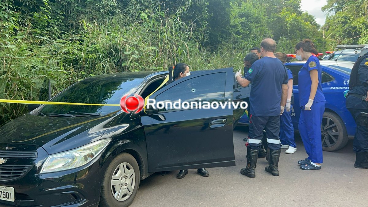 VÍDEO: Homem e mulher são encontrados mortos a tiros dentro de carro
