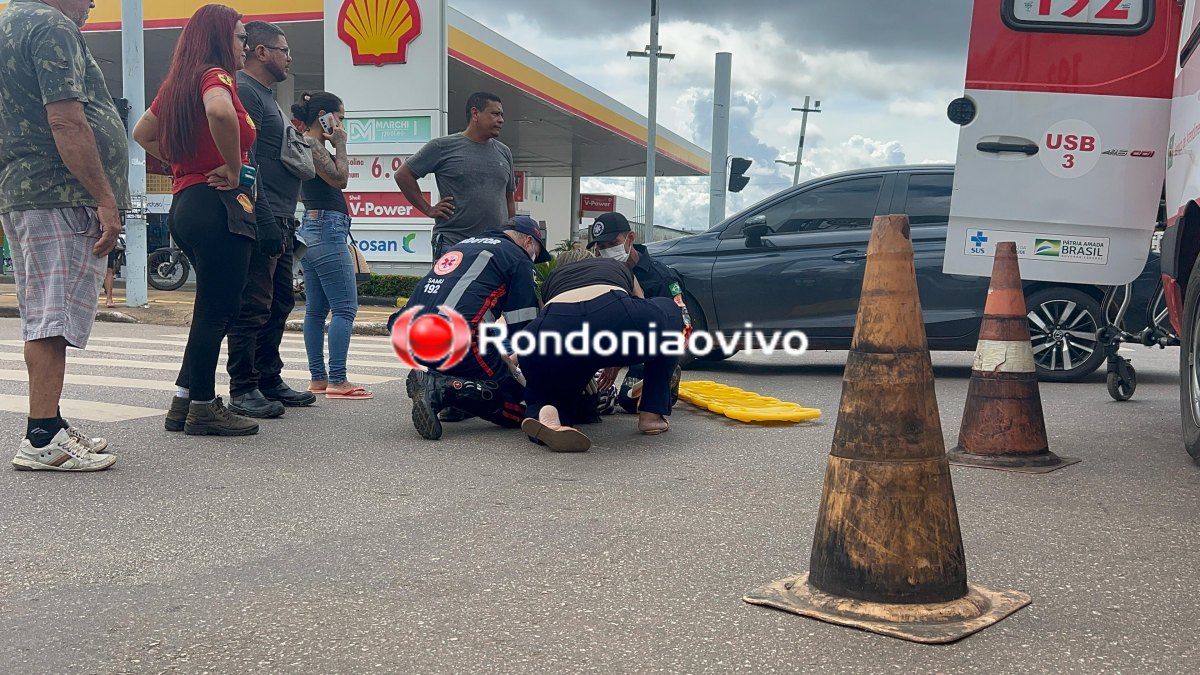 URGENTE: Mulher fica gravemente ferida após acidente em semáforo