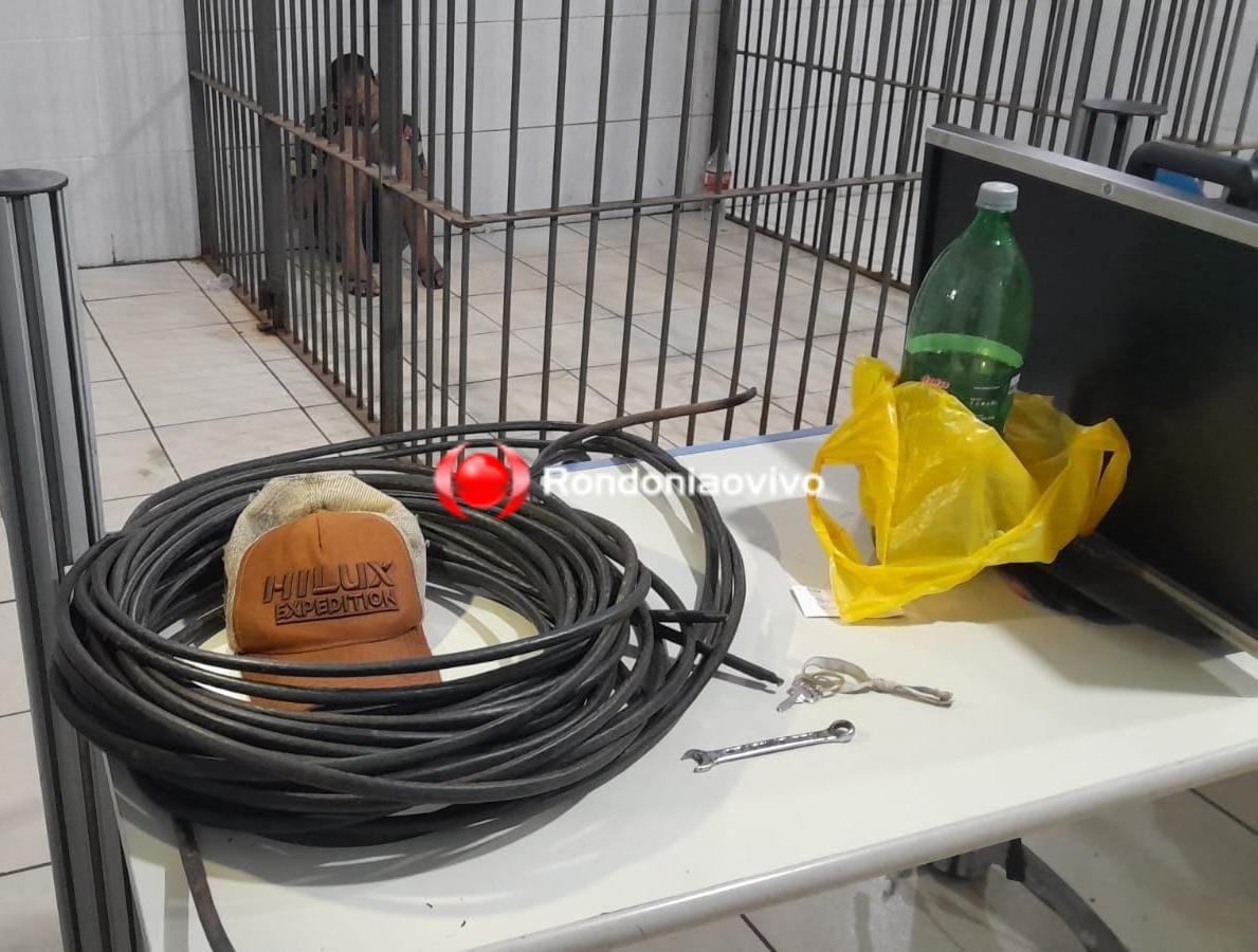 VÍDEO: Ladrão sobe em torre de 50 metros para furtar cabos e é preso pela PM na BR-364 