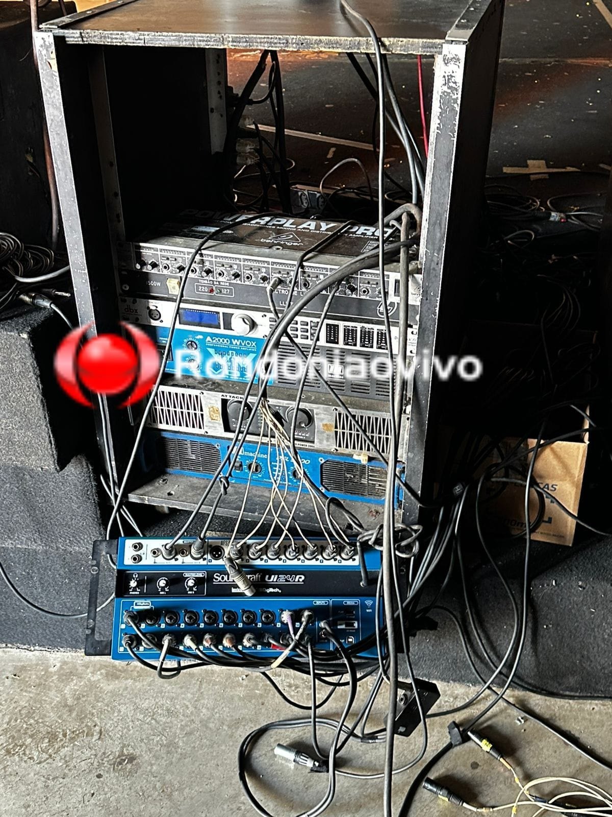 LEVOU PEIA: Homem acusado de furtar Gin Tanquerayem em boate é surrado por populares 