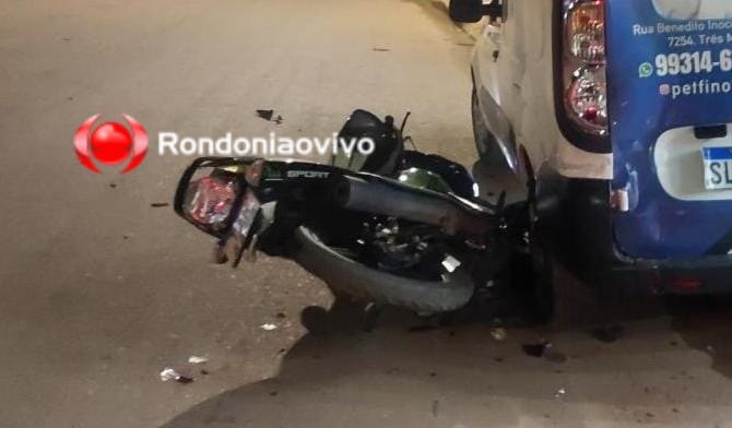 INCONSCIENTE: Motociclista fica em estado grave ao bater em cheio contra carro parado 