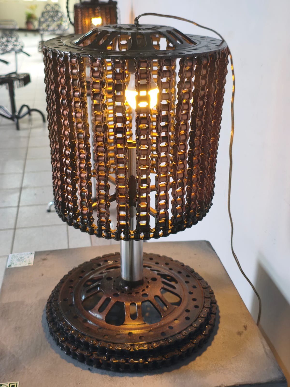 CRIATIVIDADE: Artesão rondoniense abre exposição feita com peças recicladas de veículos