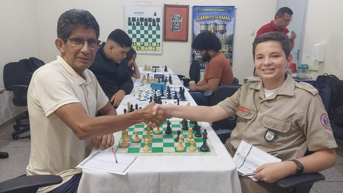 PORTO VELHO CHESS CLUB: Robson Amorim assume liderança em fase decisiva de torneio