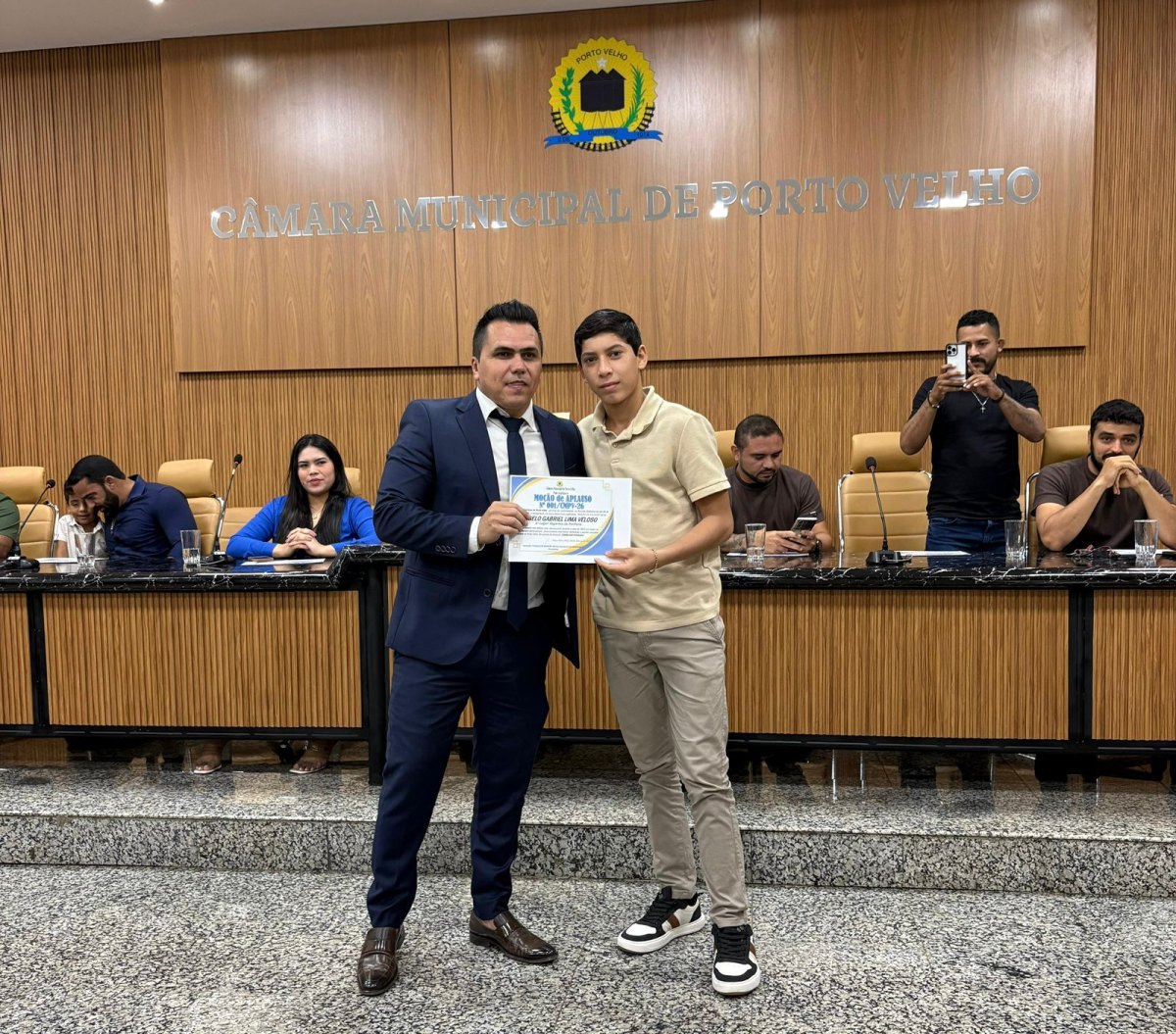 EDIMILSON DOURADO: Vereador homenageia mestre de artes marciais por contribuição ao esporte em Rondônia