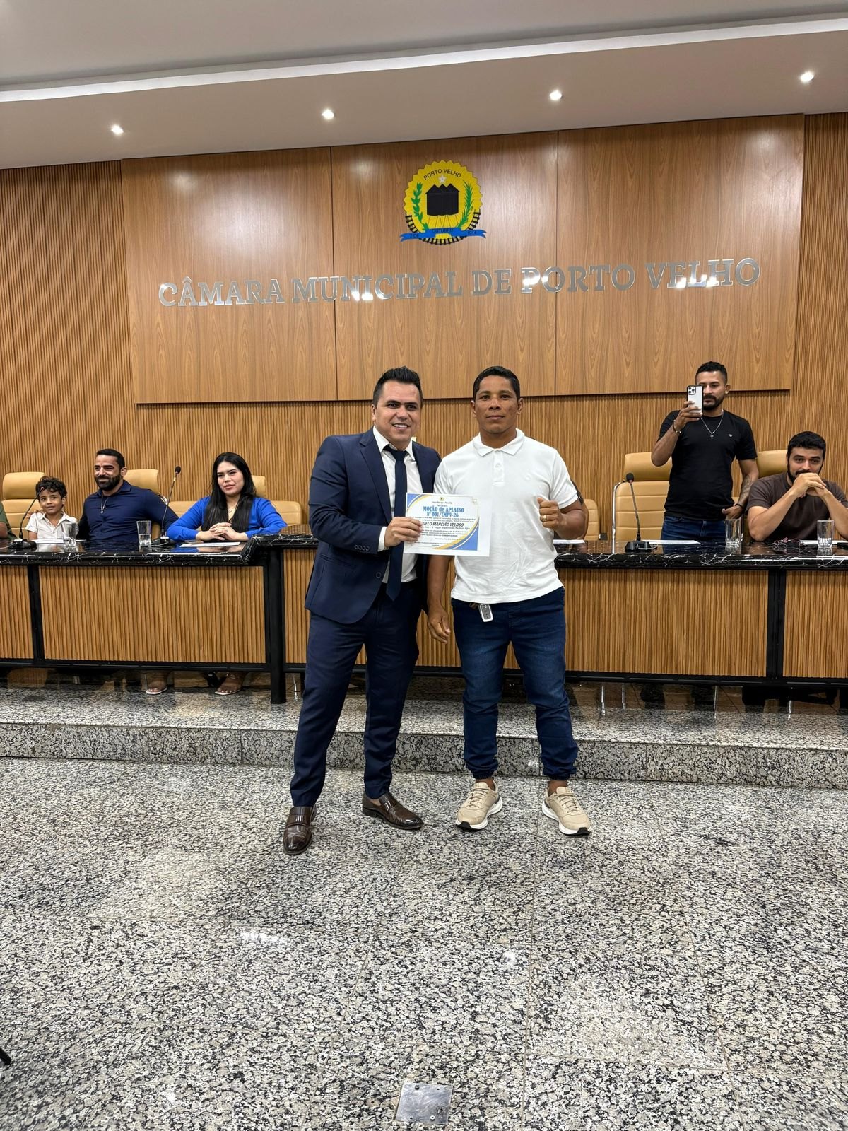 EDIMILSON DOURADO: Vereador homenageia mestre de artes marciais por contribuição ao esporte em Rondônia