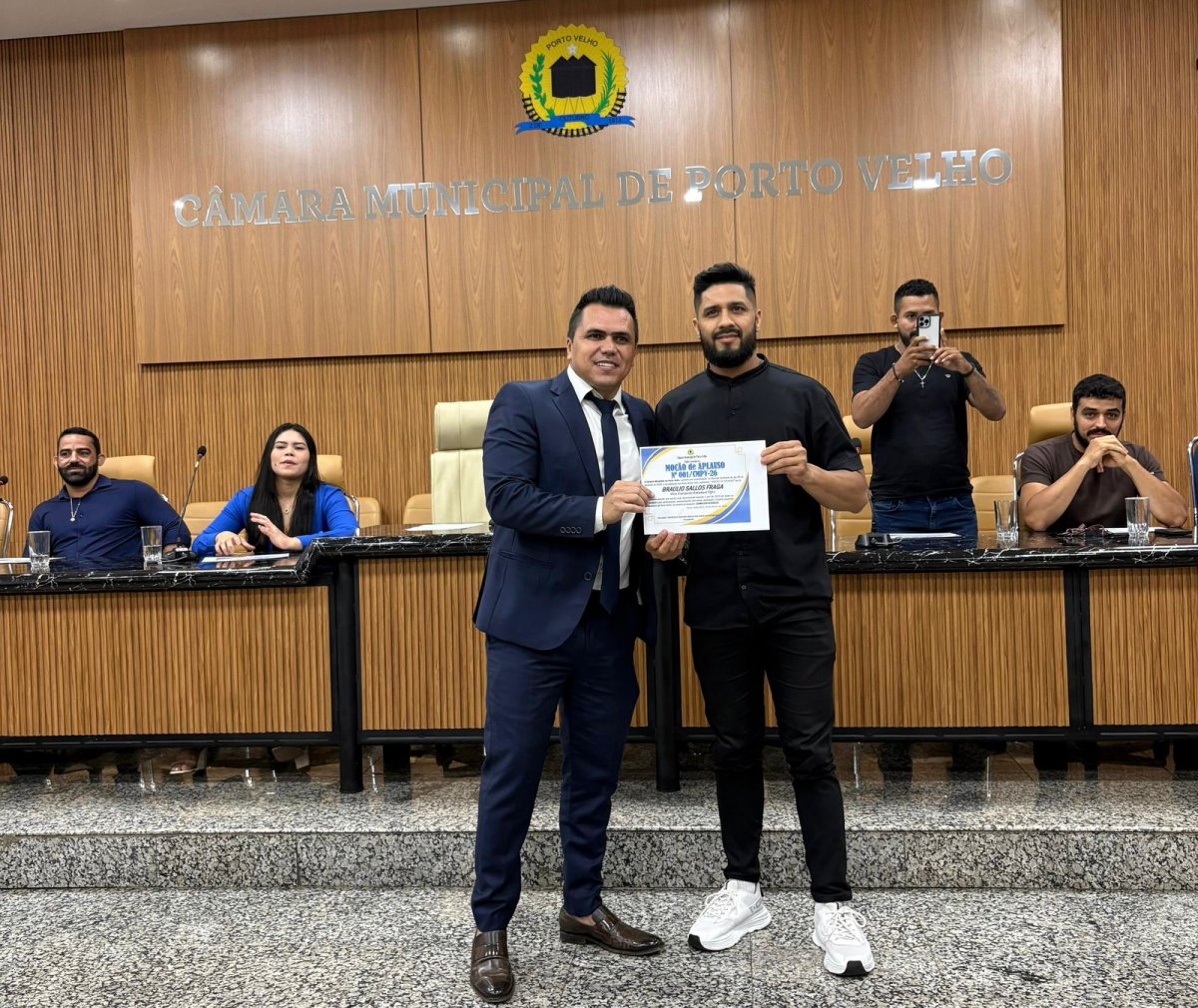 EDIMILSON DOURADO: Vereador homenageia mestre de artes marciais por contribuição ao esporte em Rondônia