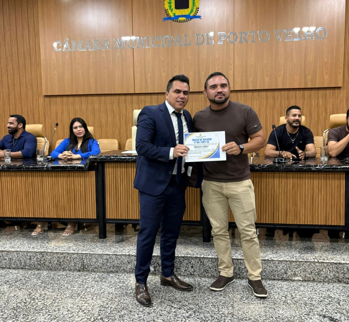EDIMILSON DOURADO: Vereador homenageia mestre de artes marciais por contribuição ao esporte em Rondônia