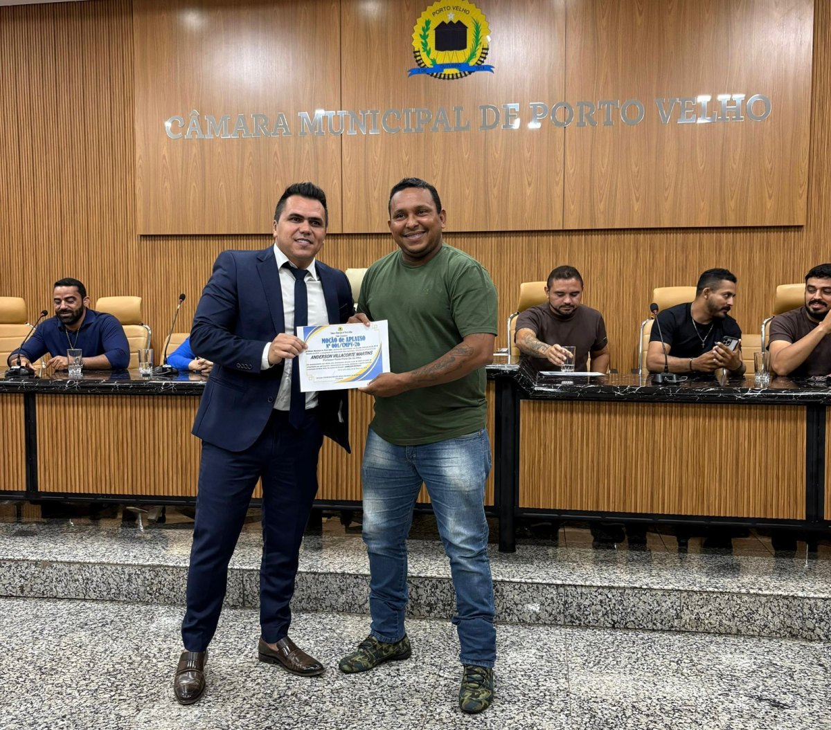 EDIMILSON DOURADO: Vereador homenageia mestre de artes marciais por contribuição ao esporte em Rondônia