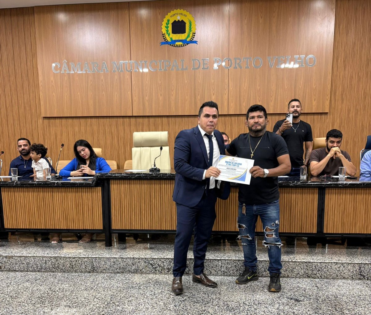 EDIMILSON DOURADO: Vereador homenageia mestre de artes marciais por contribuição ao esporte em Rondônia