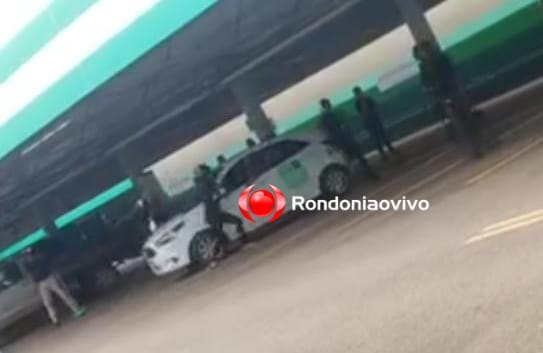 VÍDEO: Mulher acusada de furto agride funcionários do IG e foge abandonando moto