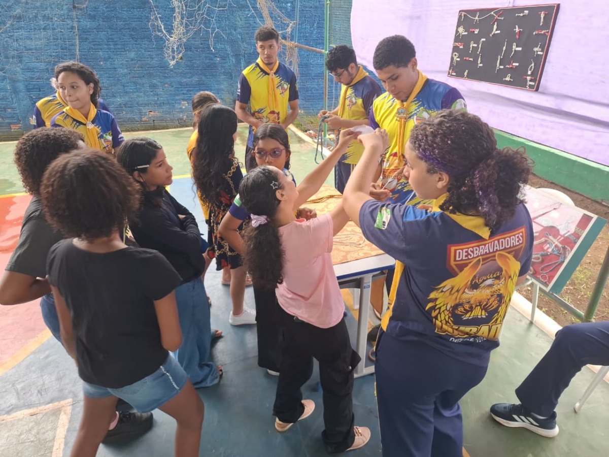 DBV POR UM DIA: Desbravadores promovem ação comunitária e educativa em escola de Porto Velho