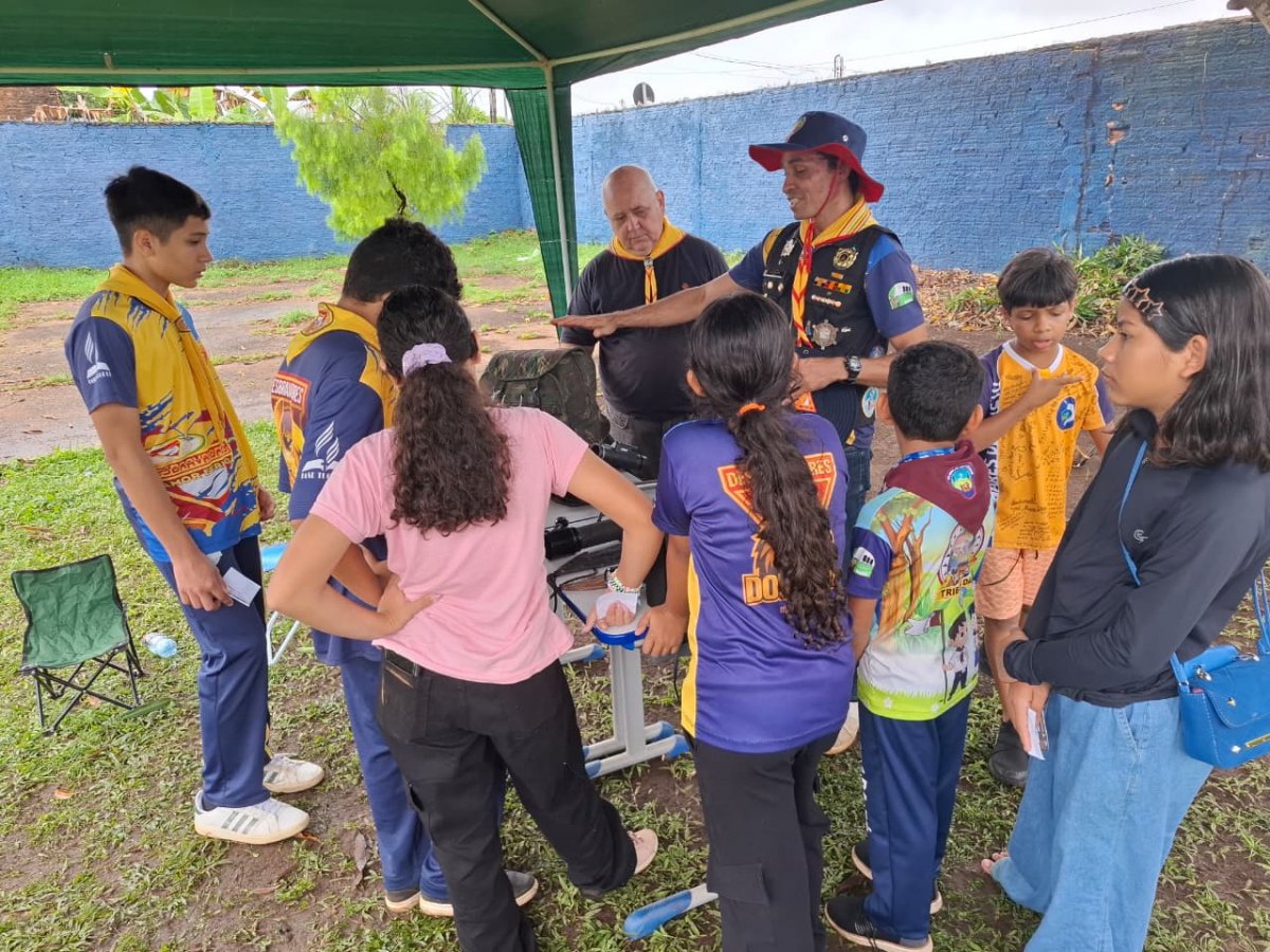 DBV POR UM DIA: Desbravadores promovem ação comunitária e educativa em escola de Porto Velho