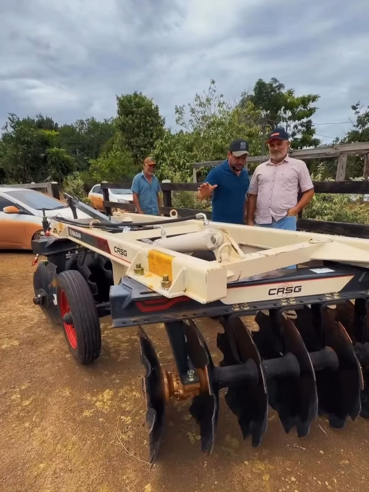 EDEVALDO NEVES : Deputado fortalece agricultura familiar com entrega de implemento agrícola 