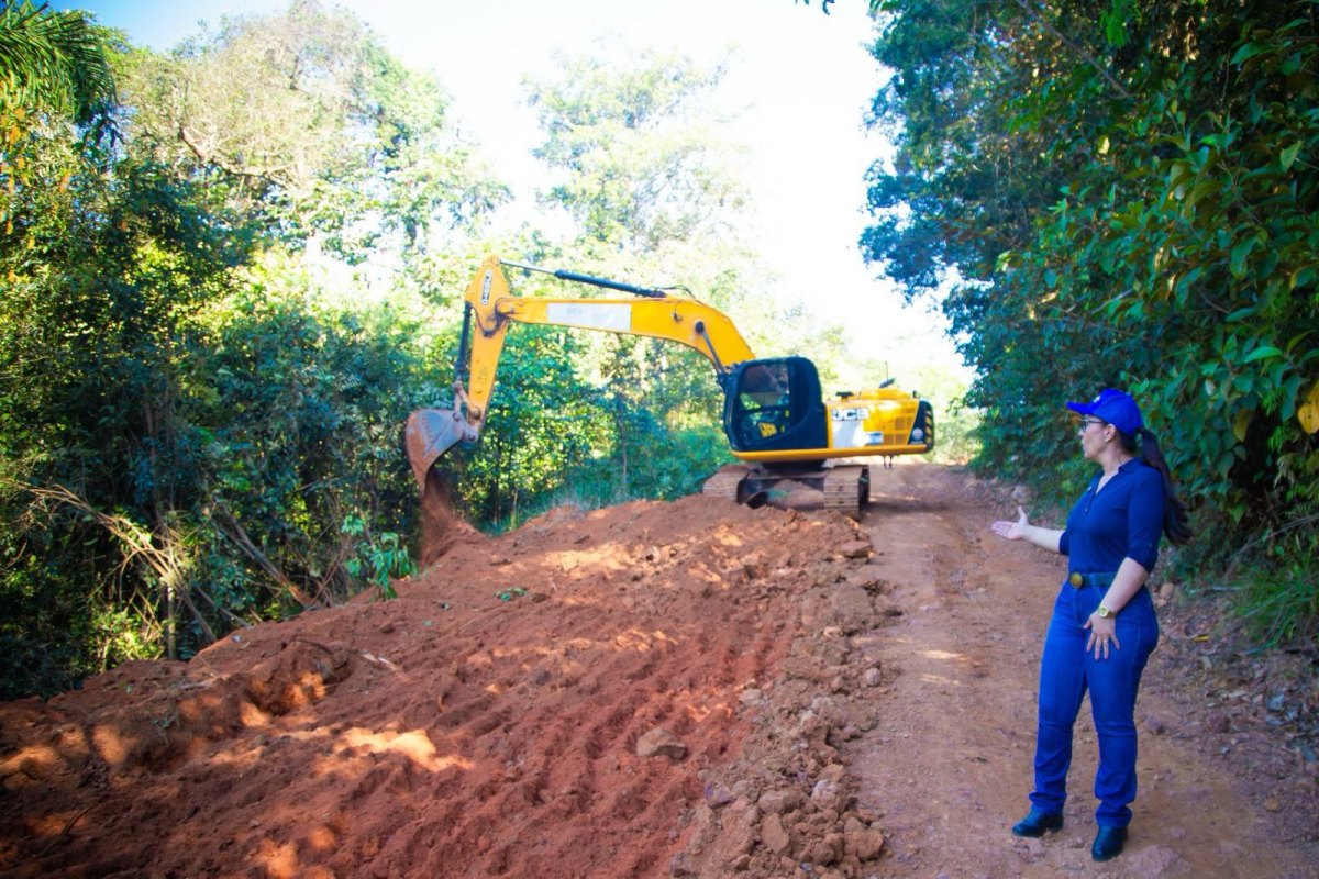 APOIO AO PRODUTOR: Rosangela Donadon acompanha obra de R$ 1 milhão na Linha 115 em Vilhena