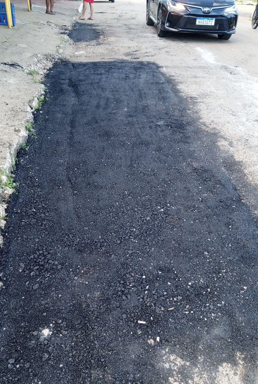 EDIMILSON DOURADO: Após solicitação do vereador bairro Floresta recebe serviço de tapa-buraco