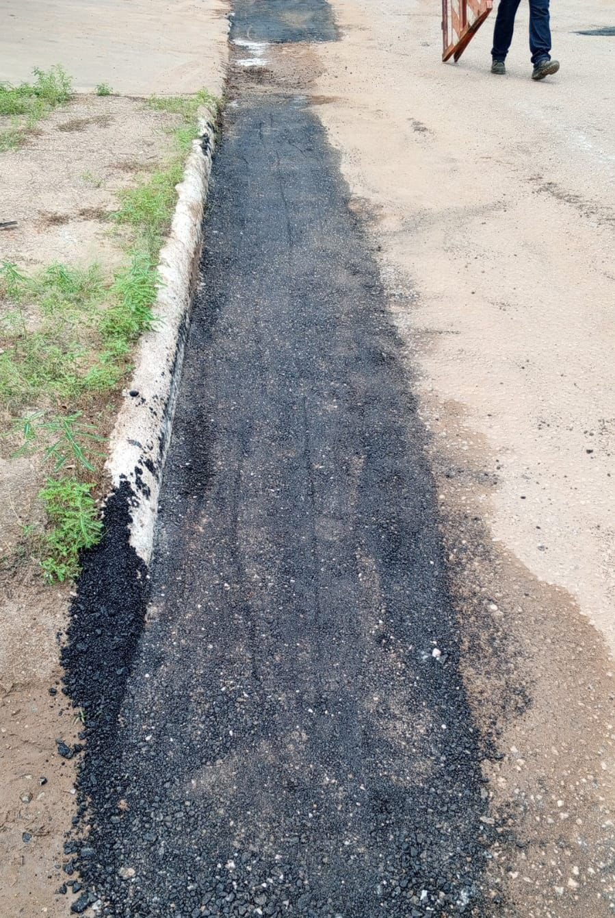 EDIMILSON DOURADO: Após solicitação do vereador bairro Floresta recebe serviço de tapa-buraco