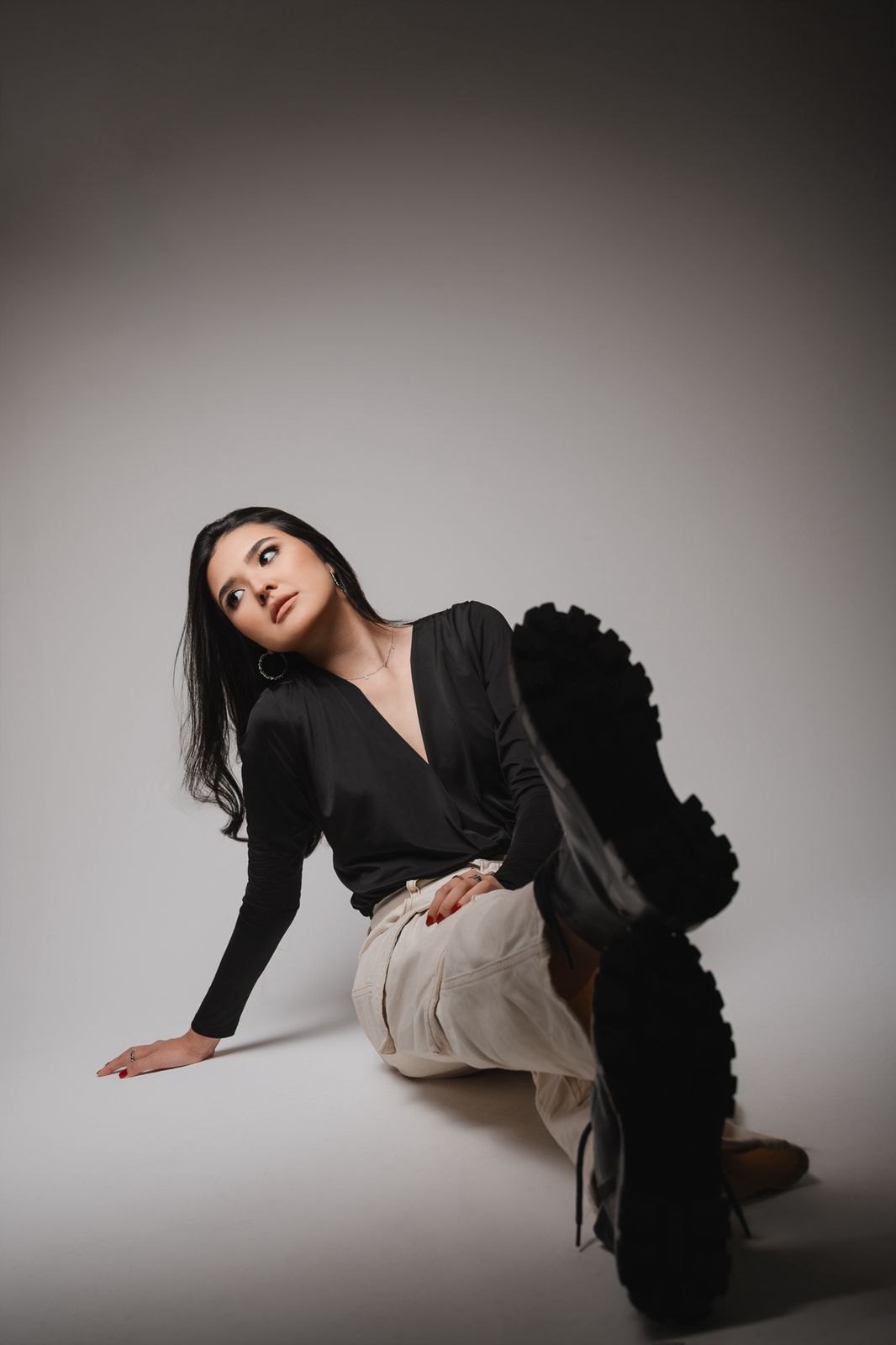 NOVO SINGLE: Amanda Hikague lança 'Lucky Baby' e consolida pop rock alternativo