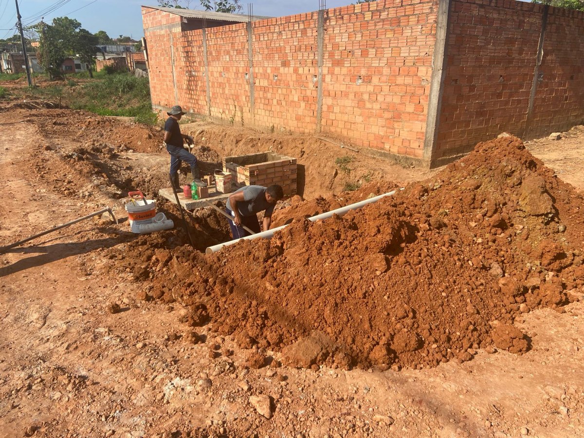 FISCALIZAÇÃO: Edmilson Dourado acompanha obras de drenagem e asfaltamento na zona sul