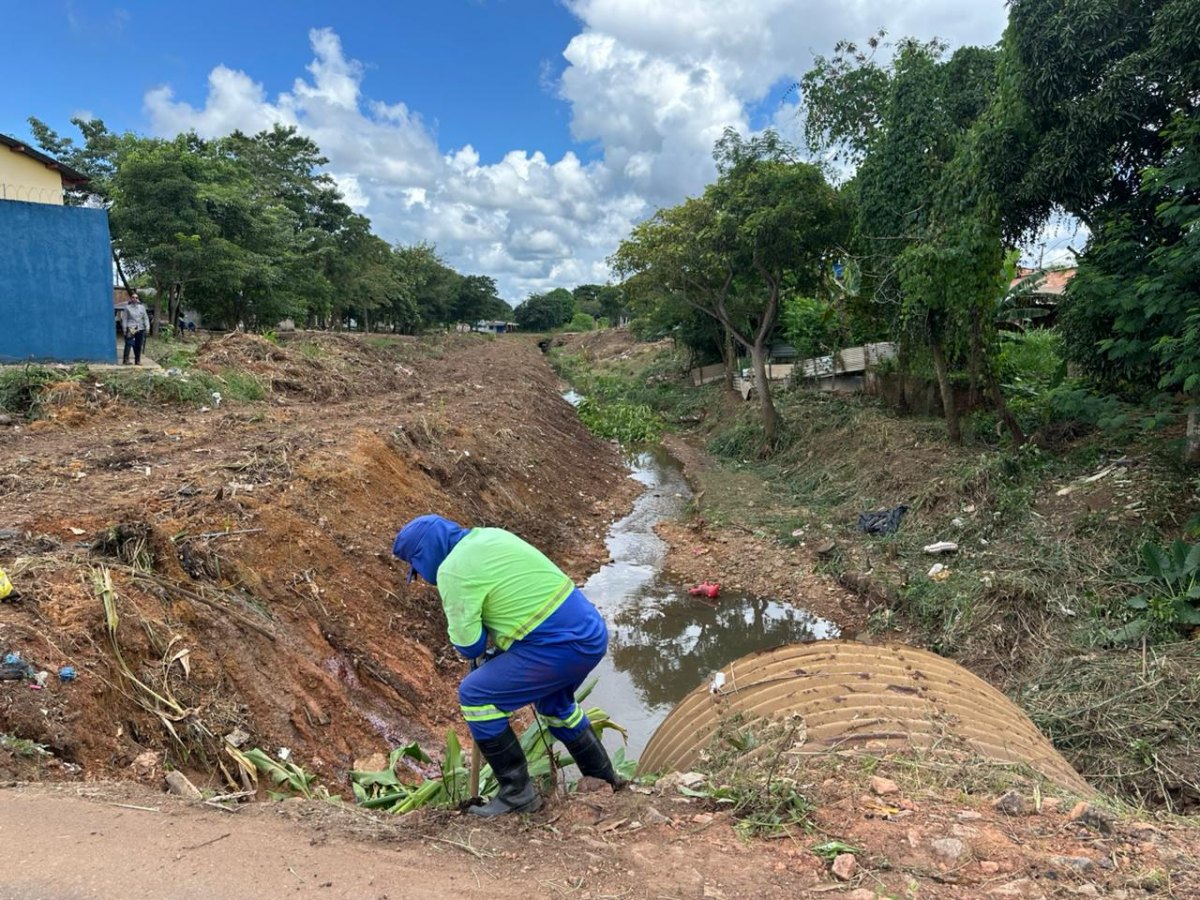 EDIMILSON DOURADO: Limpeza de canal no bairro Castanheira é realizada após pedido do vereador