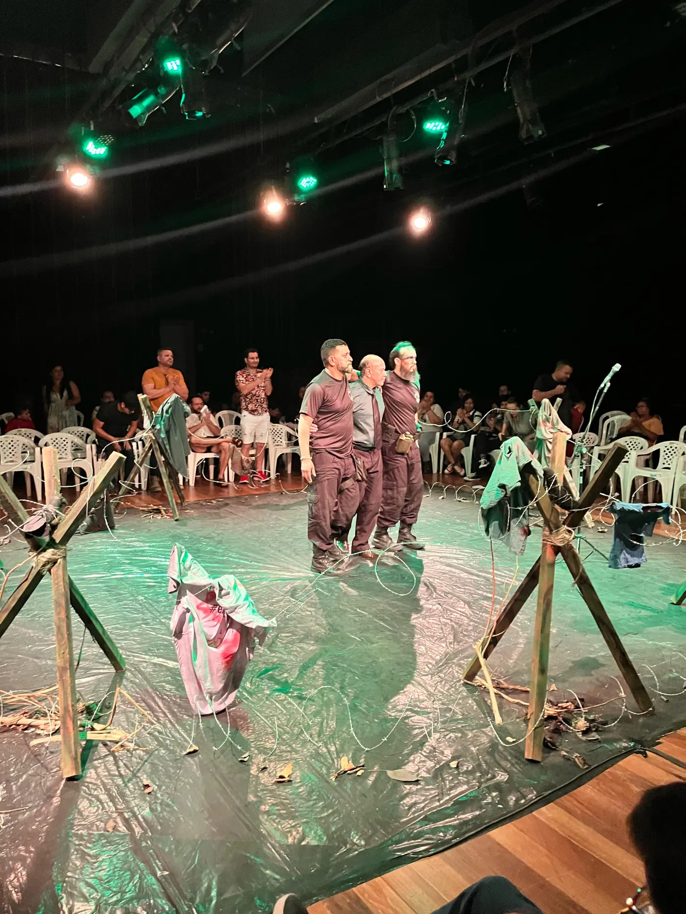 ESPETÁCULO TEATRAL: Naurú, o poeta das guerras, da arte e da vida