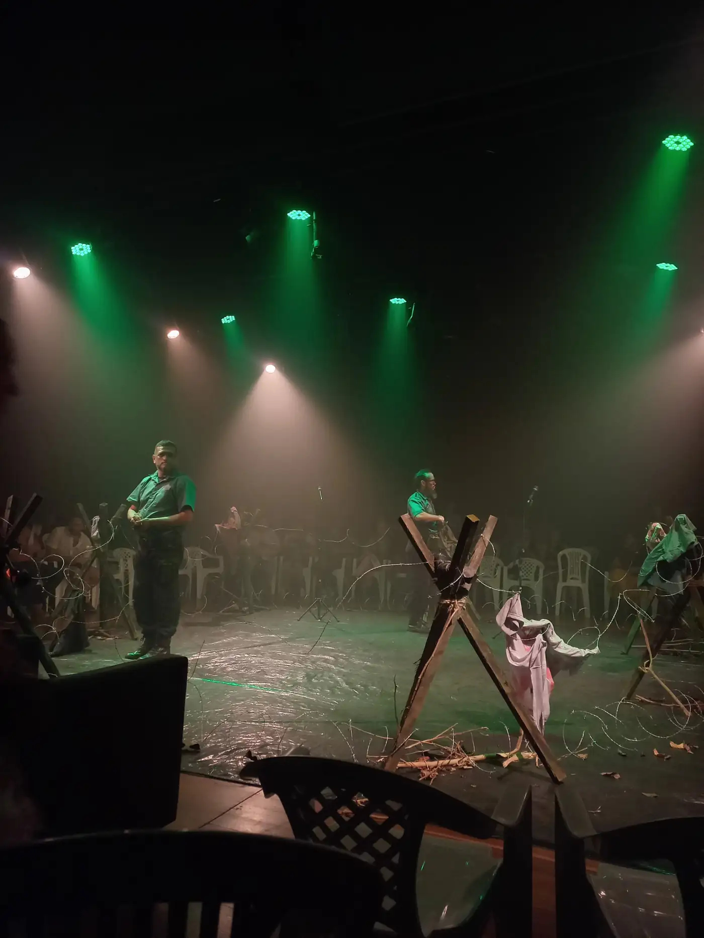 ESPETÁCULO TEATRAL: Naurú, o poeta das guerras, da arte e da vida