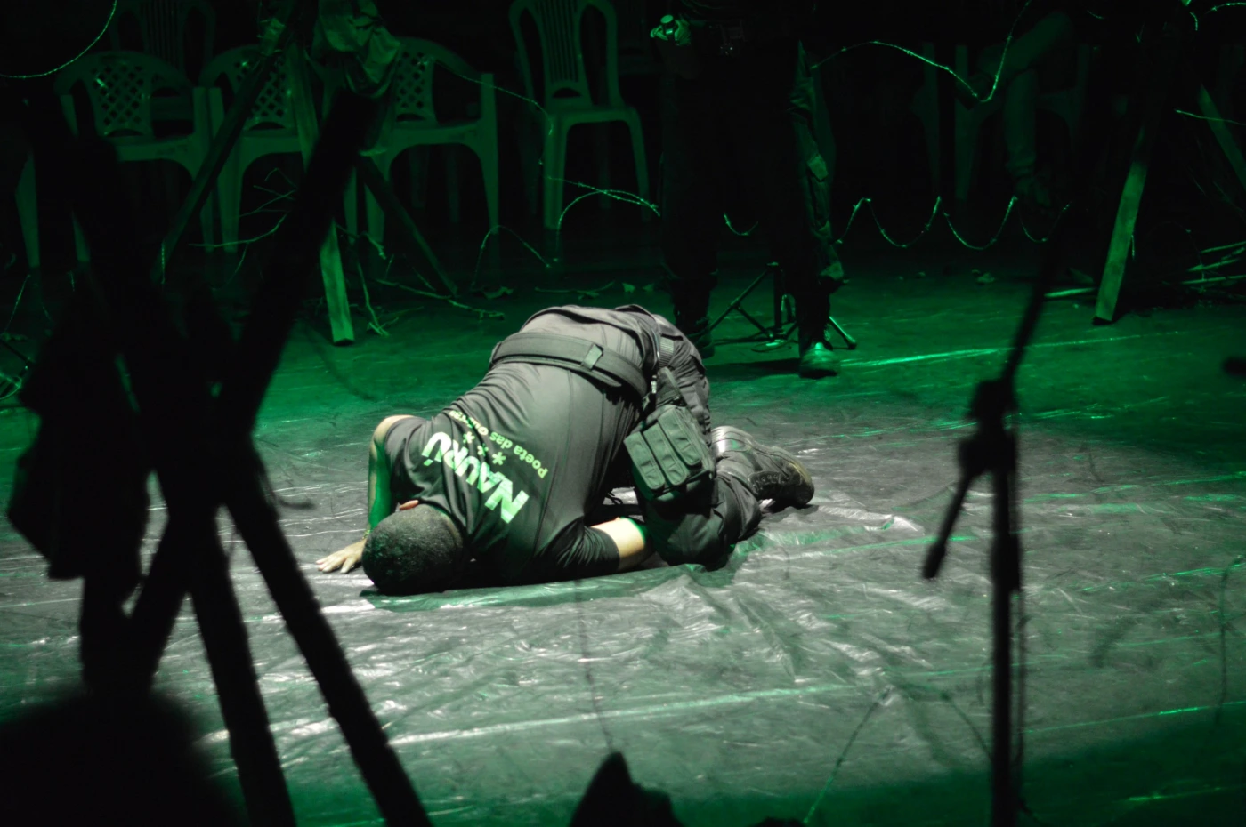 ESPETÁCULO TEATRAL: Naurú, o poeta das guerras, da arte e da vida