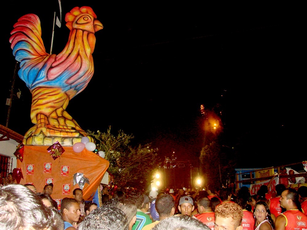 GALO DA MEIA NOITE: Desfile acontece nesta quinta-feira; participação do folião é gratuita