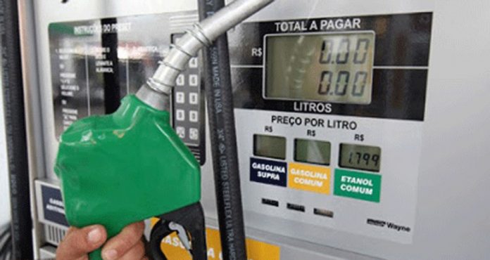 GASOLINA: Mesmo após anúncio de redução, consumidor não vê diferença no preço