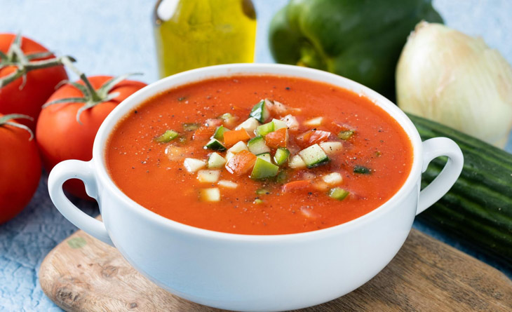 PICANTE E REFRESCANTE: Aprenda a fazer gaspacho, a sopa fria espanhola 