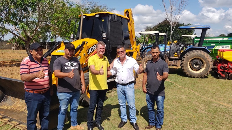 EMENDAS: Luizinho Goebel entrega recursos agrícolas para Castanheiras
