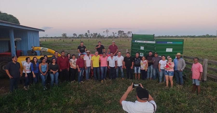 RECURSOS: Luizinho Goebel entrega equipamentos agrícolas em Seringueiras