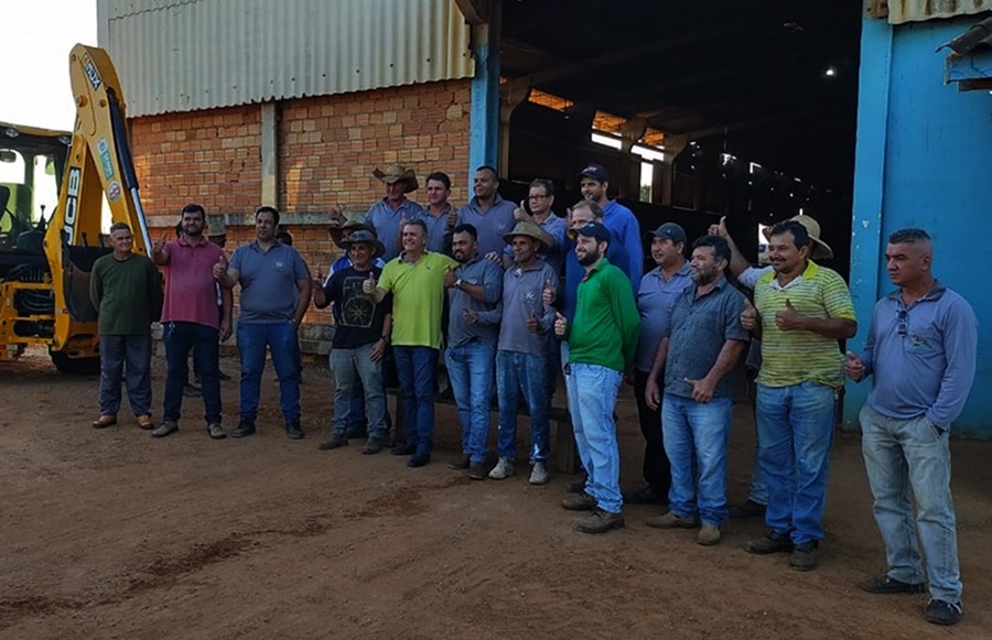 OBRAS: Luizinho Goebel participa de entrega de equipamentos em São Miguel do Guaporé