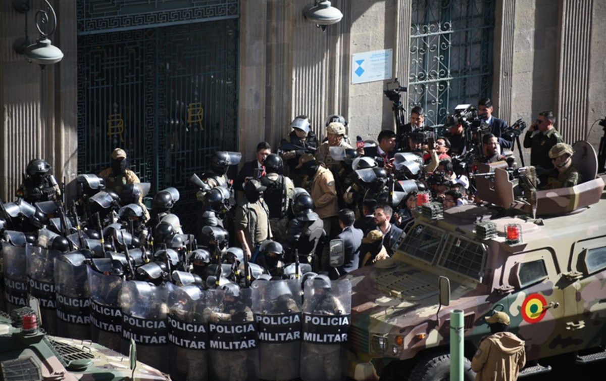 LÍDER PRESO: Polícia prende general após tentativa de golpe de Estado na Bolívia