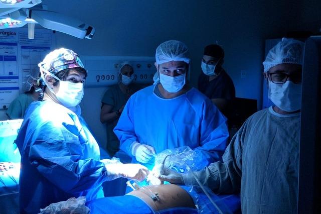 CIRURGIA: Médicos operam de forma inédita intestino de feto ainda na barriga da mãe