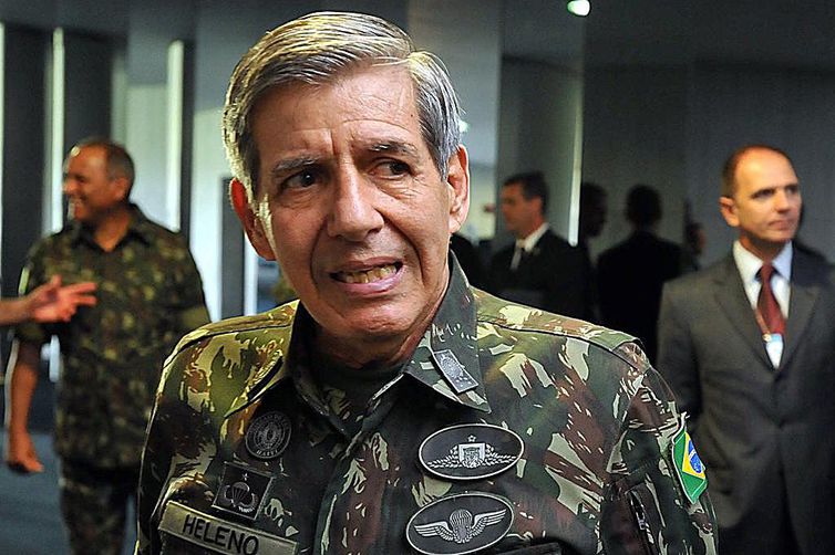 RADICAL: General Heleno defende uso de atiradores de elite contra criminosos