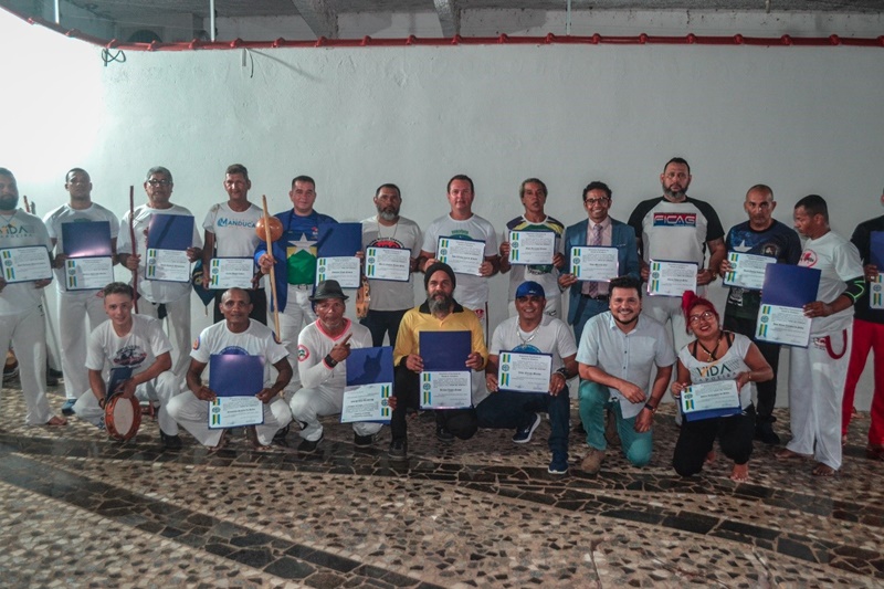 RECONHECIMENTO: Marcelo Cruz entrega voto de louvor aos mestres capoeiristas