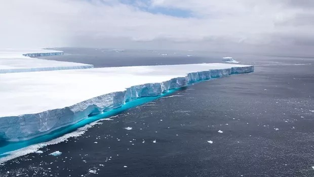 GIGANTE: Maior iceberg do mundo se desprende na Antártica e começa a ser monitorado