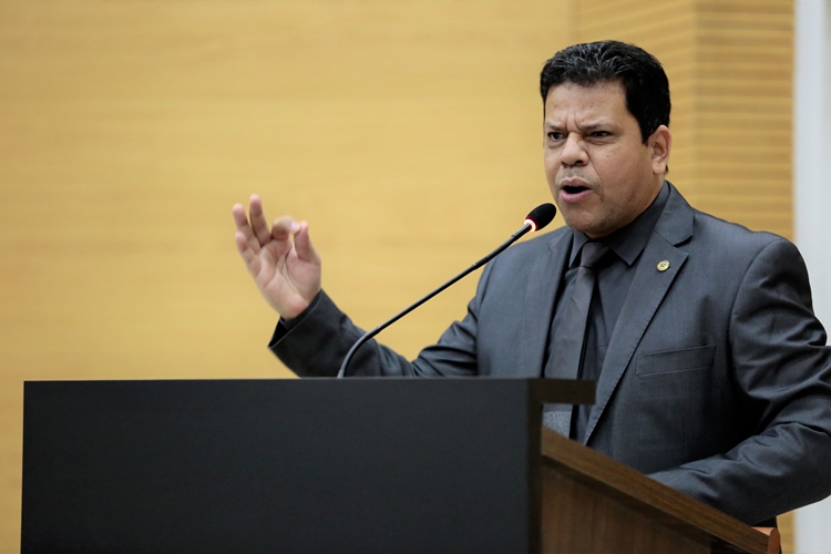 INTERVENÇÃO: Jair Montes pede informações sobre sistema de tratamento de água em Guajará-Mirim 