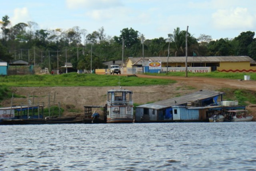 GUAJARÁ-MIRIM: Deputada Lebrinha pede construção de porto flutuante no distrito de Surpresa